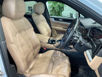 2023 Porsche CAYENNE thumbnail 29
