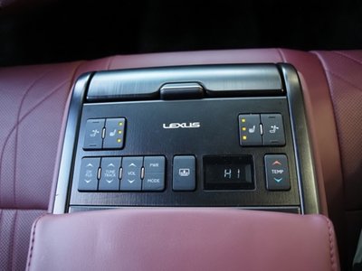 2024 Lexus ES thumbnail 30