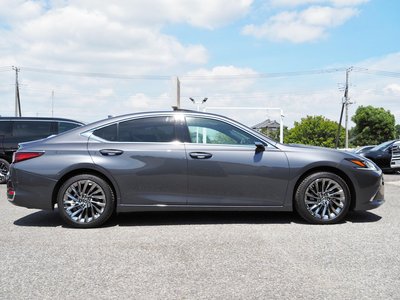 2024 Lexus ES photo 9