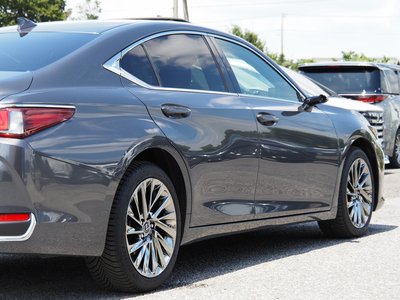 2024 Lexus ES photo 12