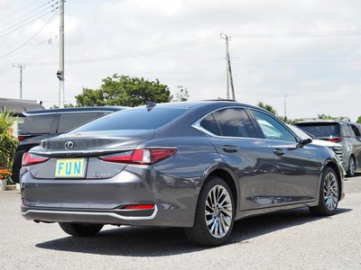 2024 Lexus ES photo 5