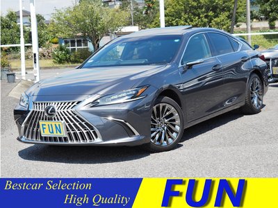 2024 Lexus ES photo 1