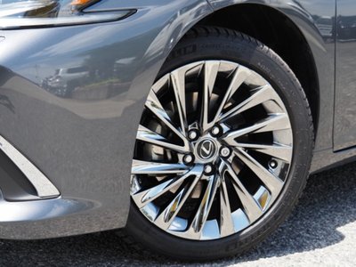 2024 Lexus ES thumbnail 17