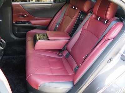2024 Lexus ES thumbnail 32