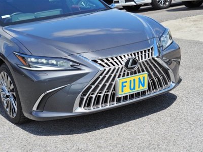 2024 Lexus ES photo 14