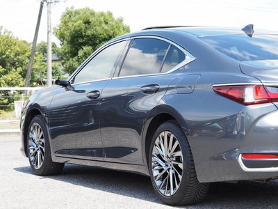 2024 Lexus ES photo 13