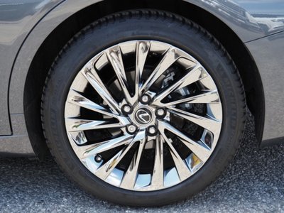 2024 Lexus ES thumbnail 18