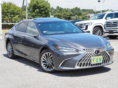 2024 Lexus ES photo 3