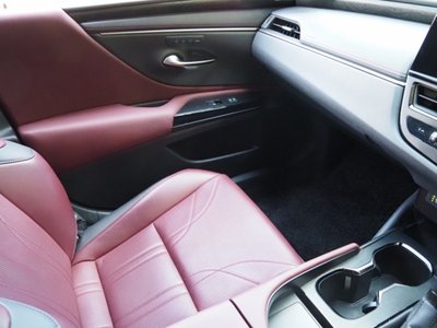 2024 Lexus ES thumbnail 69