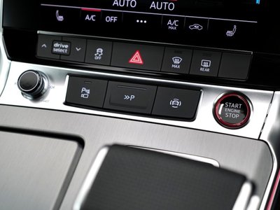 صورة مصغرة 56 لـ 2025 AUDI S6