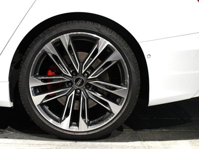 صورة مصغرة 129 لـ 2025 AUDI S6