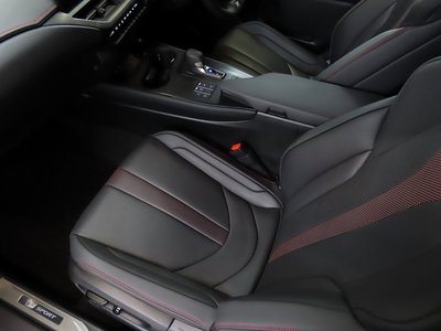صورة 50 لـ 2024 Lexus UX