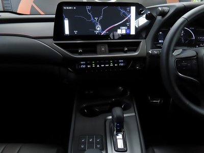 صورة 65 لـ 2024 Lexus UX