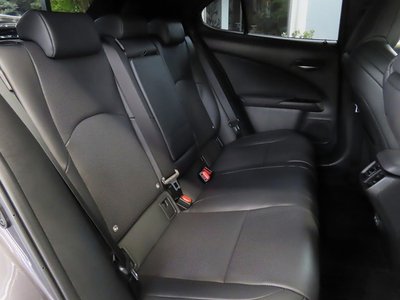صورة 75 لـ 2024 Lexus UX