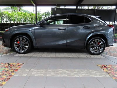 صورة 4 لـ 2024 Lexus UX