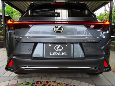 صورة 17 لـ 2024 Lexus UX