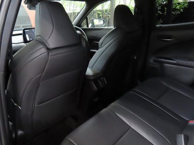 صورة 73 لـ 2024 Lexus UX