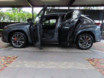 صورة 44 لـ 2024 Lexus UX