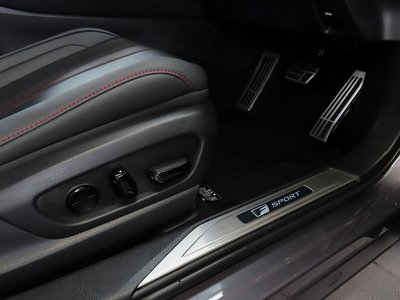صورة 58 لـ 2024 Lexus UX