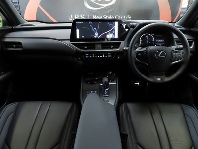 صورة 3 لـ 2024 Lexus UX