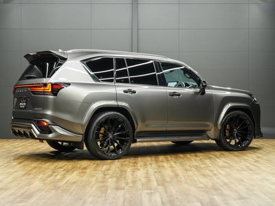 2024 Lexus LX thumbnail 17