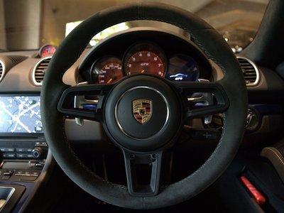 2021 Porsche 718 photo 2