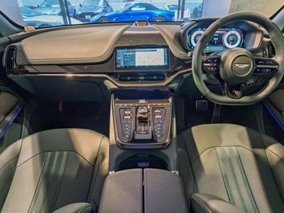 2026 Aston Martin DBX 照片 2
