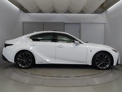 2021 Lexus IS photo 4