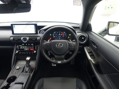 2021 Lexus IS photo 6