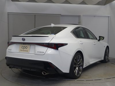 2021 Lexus IS photo 2