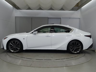 2021 Lexus IS photo 3