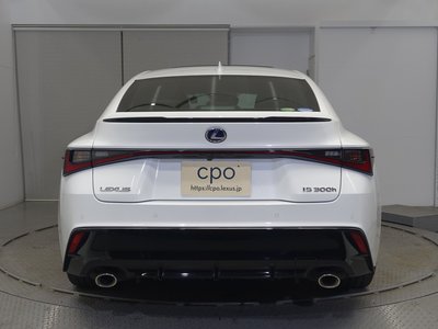 2021 Lexus IS photo 16
