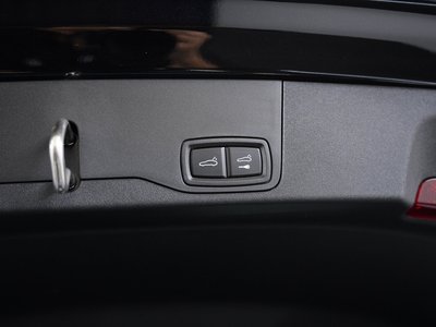 2024 Porsche TAYCAN thumbnail 23