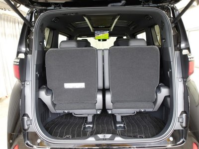 صورة 16 لـ 2026 Toyota ALPHARD