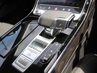 2025 AUDI A8 photo 7
