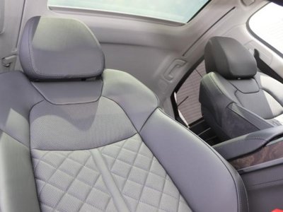 2025 AUDI A8 photo 10