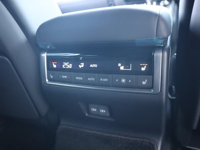 2025 Lexus GX — миниатюра 32