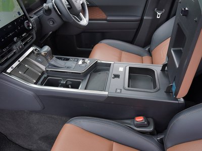 صورة مصغرة 49 لـ 2025 Lexus GX