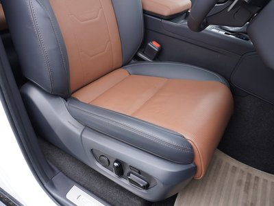 صورة مصغرة 71 لـ 2025 Lexus GX