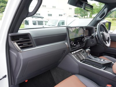 صورة مصغرة 61 لـ 2025 Lexus GX