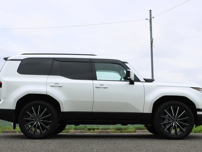صورة مصغرة 17 لـ 2025 Lexus GX