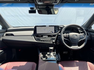 2024 Lexus ES photo 3