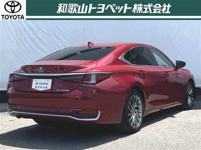 2024 Lexus ES photo 2