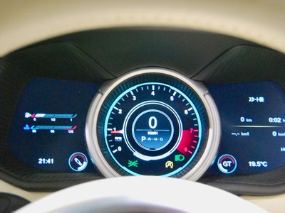 صورة 27 لـ 2017 Aston Martin DB11