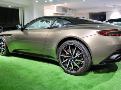 صورة 5 لـ 2017 Aston Martin DB11