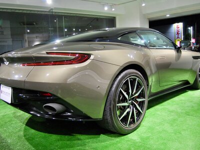 صورة 6 لـ 2017 Aston Martin DB11