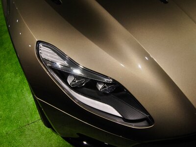 صورة 37 لـ 2017 Aston Martin DB11