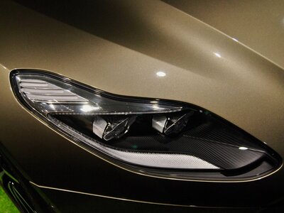 صورة 38 لـ 2017 Aston Martin DB11