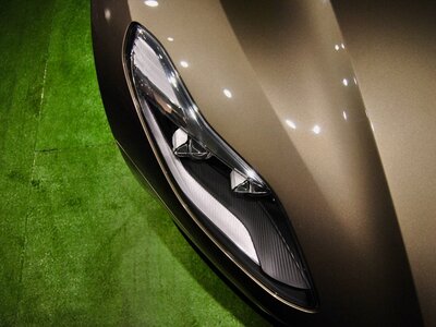 صورة 40 لـ 2017 Aston Martin DB11
