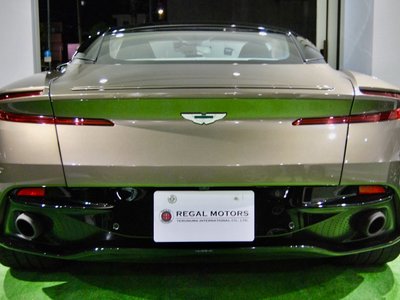 صورة 33 لـ 2017 Aston Martin DB11